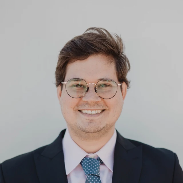 Headshot of Riley Silber